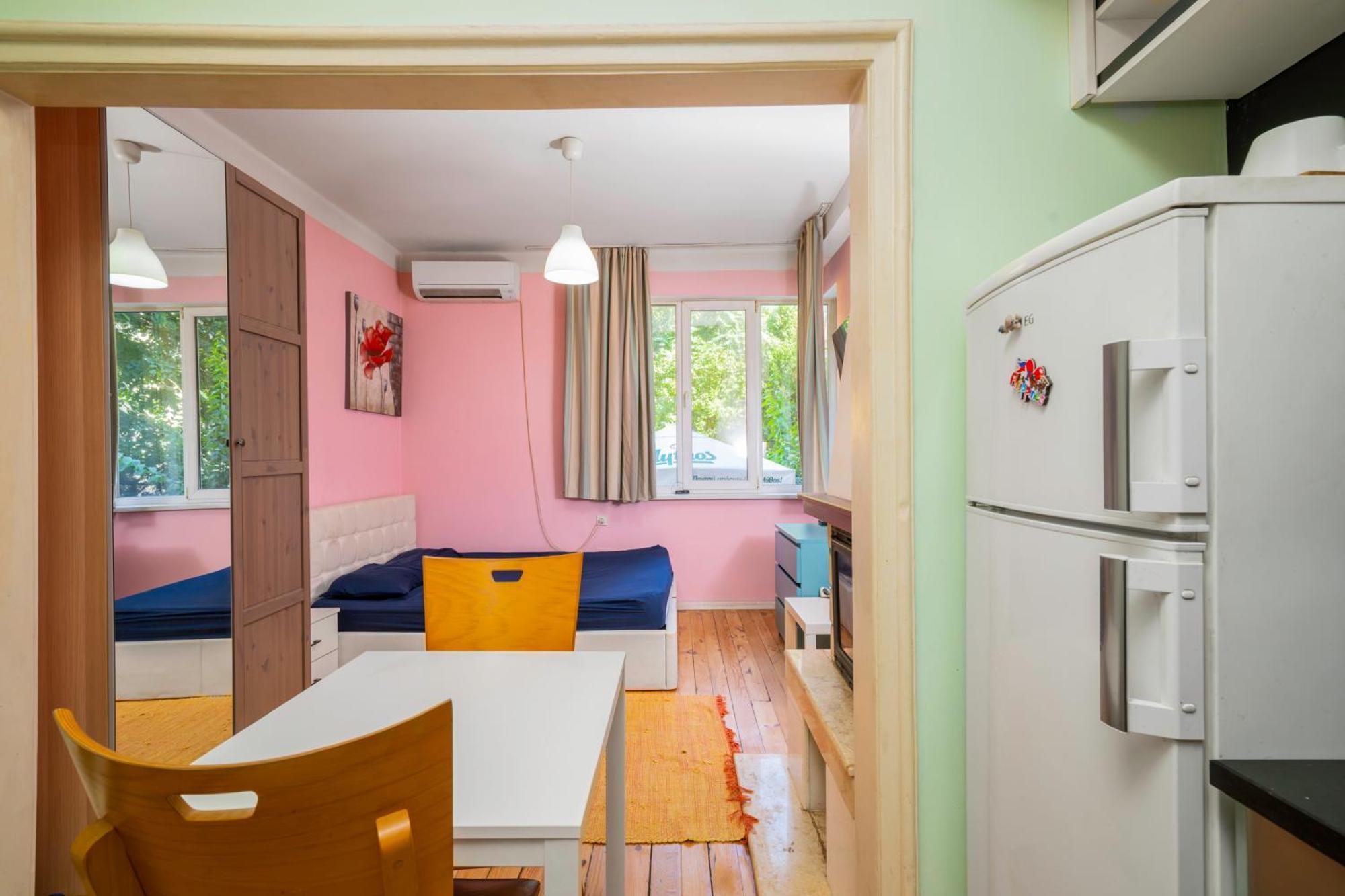 Sofia'S 1Bd Colourful Getaway Near Ndk Apartment Екстериор снимка